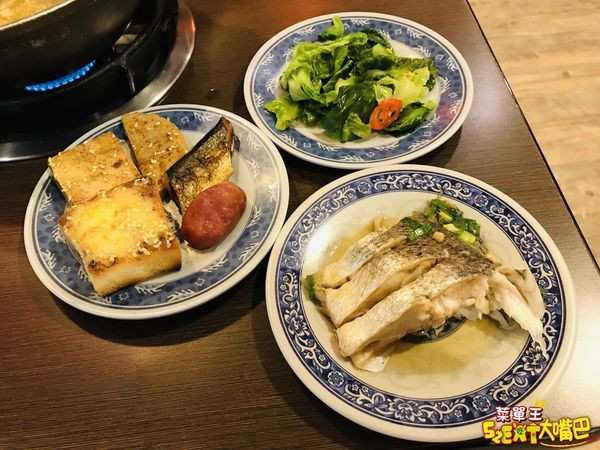 台中大甲美食吃到飽》鼎師傅複合式火鍋菜單價位大公開！超高CP值只要359吃到飽號稱大甲版的饗食天堂～大甲鎮瀾宮必吃美食小吃餐廳推薦。