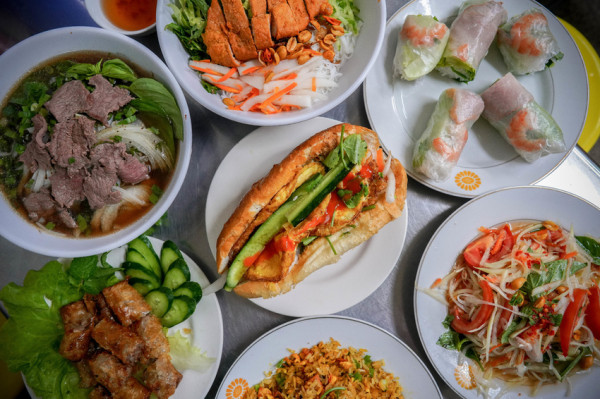 亞洲美食X魔王 桃園大溪區 市場裡的道地越南料理 料多豐富份量多 大溪老街必訪店家 越南菜的魅力 內文有店家資訊