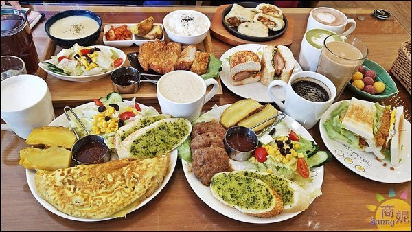 台中南屯超值早午餐。創意廚房。友善食材健康溯源餐廳 擺盤豐盛附飲料只要200多        
      