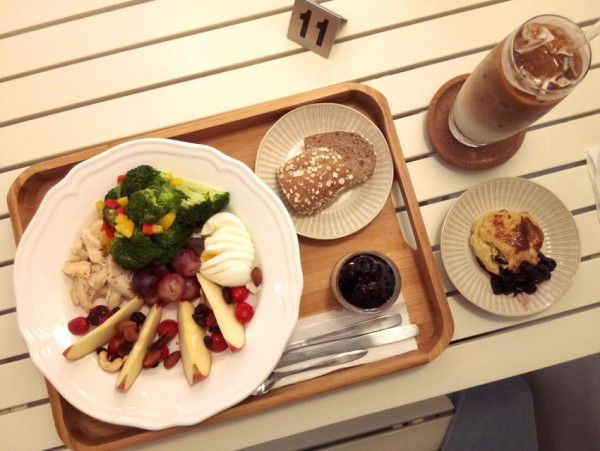 【新北市新店區 / 咖啡廳 / 捷運大坪林】新店大坪林 高CP值咖啡廳 M.E. ll 一個人也可以悠閒度過一下午