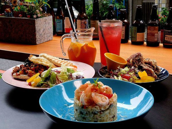 【松山區餐酒館】秋餐酒館Chill Bistro&Cafe 小巨蛋商業午餐，美味到激賞價錢漂亮，可包場+菜單，啤酒喝到飽方案