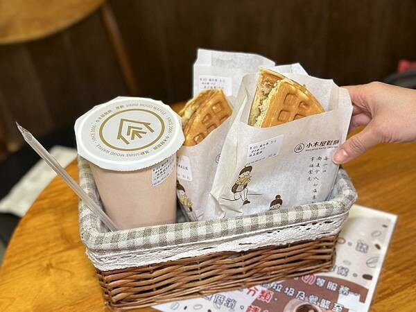 [木柵美食] 小木屋鬆餅 (政治大學店) 野餐fu~現烤鬆餅$45起~#木柵甜點下午茶/政大美食/動物園站美食 @蛋寶