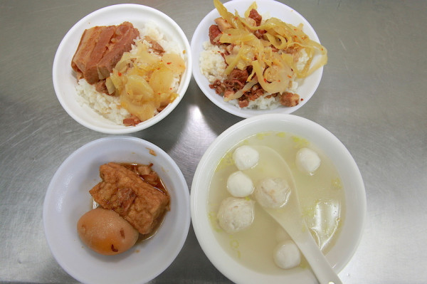 吃。高雄|鹽埕區。超過80年的老店，餐點美味定價偏貴「大溝頂王記旗魚丸」。