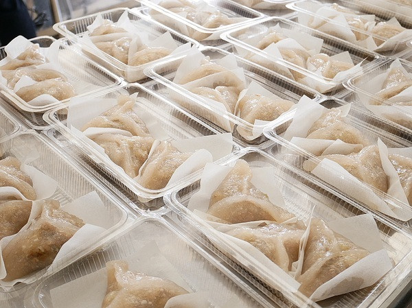 三角水晶餃-雲林斗六新興手工美食  小小一顆飽足感十足  手工現作的古早味大size水晶餃  晚來可是吃不到