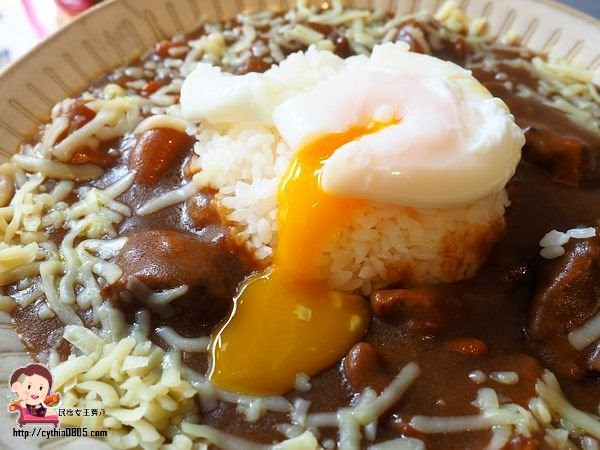 這家一定要排隊，只有八個位子，開店不到一小時就秒殺完畢，老板你真的要做生意嗎?