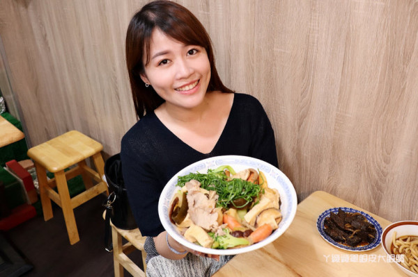 新竹成滷味！推薦香辣鴨血跟獨門辣醬 - ㄚ綾綾單眼皮大眼睛