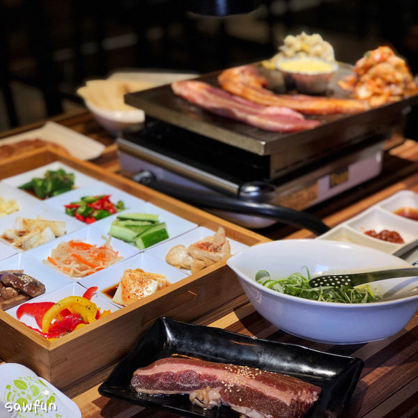 【台北美食】燒肉生菜包肉綾aya 日式職人精神的韓式燒烤店 新鮮生菜跟芝麻葉吃到飽 還有泡菜鍋跟愛心炒飯