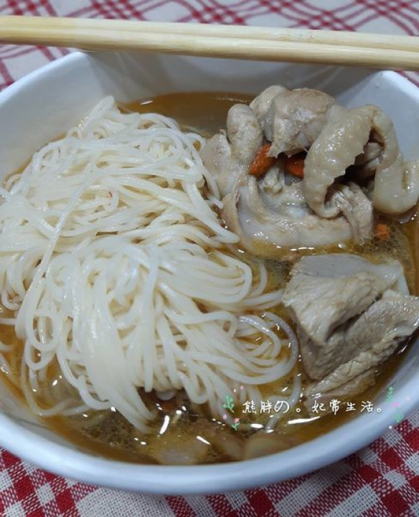 【台中】天氣進補的好朋友-經過時-聞著飄香而來的麻油雞香味-好誘人