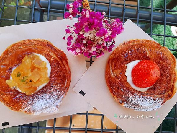 【台中】午間限時販售的水果甜甜圈★薄薄糖衣皮脆Q彈帶勁★還有多重口味可選擇★店裡有可愛兔子、松鼠為主題旋轉木馬★讓人殺光記憶卡