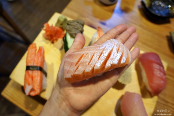 板橋美食　坐一下吧溫暖小酒館　超強巨人國握壽司　沒排個一小時是吃不到的喔 - 安妮的天空