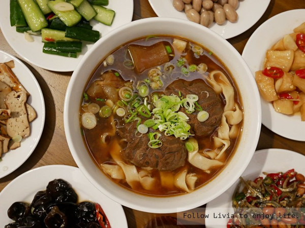 【迪化街美食】台北大同區 湘帝御膳食堂 走進老宅吃牛肉麵 │中藥入菜 溫補養身 │美福牛腱心超厚實 ❤跟著Livia享受人生❤