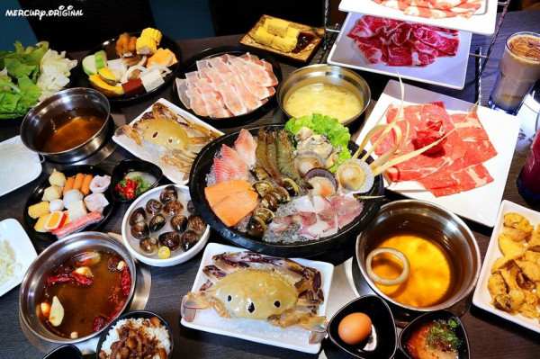 海線超狂CP值時尚火鍋！超華麗三層架肉盤，菜盤火鍋料冰淇淋自助吧無限量供應