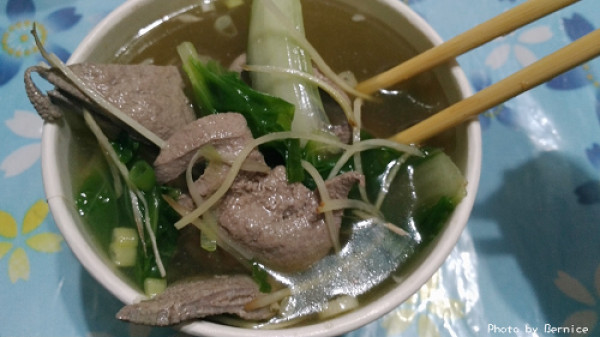 285小老闆~樹下巷口的美味小吃重點是迷人的價格