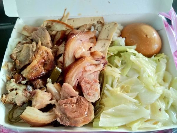 【食記】基隆在地CP值超高美食推薦_呂家豬腳_近基隆火車站_港西街