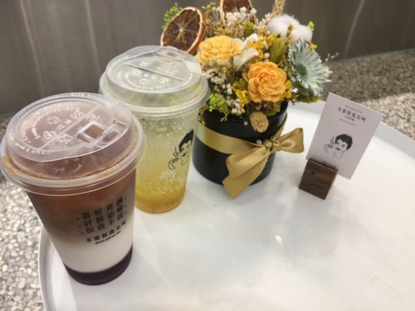 【台南食記】中西區｜不要對我尖叫·日常茶間｜藝人丫頭開的飲料店｜咦?丫頭呢｜
