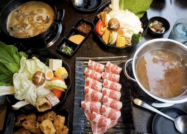 【全台獨家首創口味／一鍋二吃的爆多蒜頭蛤蜊雞 夏天也適合天天報到的火鍋 隱鍋】 - 尼洛的無國界美食