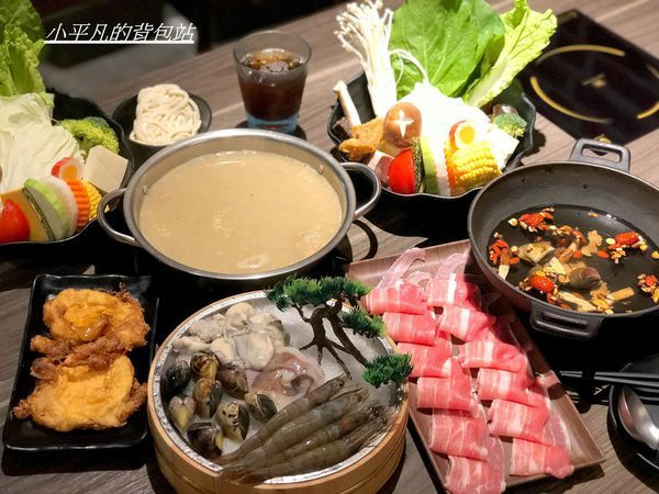 台中/公益路/美食︱隱鍋 草悟道店︱獨門配方15種特色鍋物/隱藏公益路，巷弄內的低調奢華享受/四季皆宜的酸菜豬肚雞＆麻油燒酒鍋/台中火鍋薦︱小平凡/美食篇