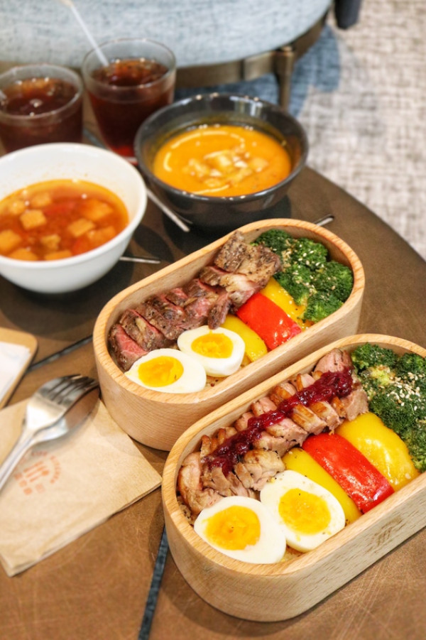 『台北美食』松山區美食｜生活倉儲。清爽無負擔吃了會上癮的餐盒！