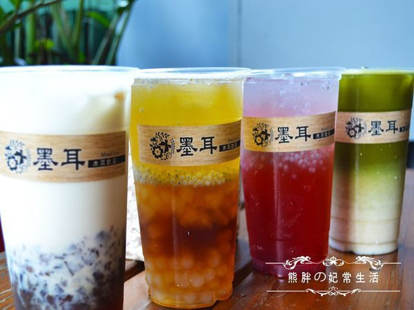 【台中】時尚養生飲品新開幕，繽紛視覺口感味覺雙重享受，主推墨耳拿鐵一試......