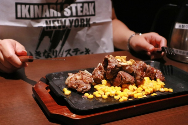 IKINARI STEAK台灣一號店：日本超人氣立食牛排店 /台北南港