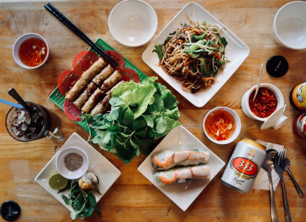 【桃園】中壢鳴心越南牛肉河粉，很多養眼辣妹的越南小吃店