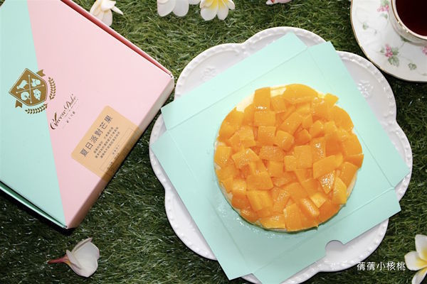 超人氣的【台南起士公爵 Cheese Duke】 夏日派對芒果乳酪蛋糕 ，夏日限定！果香四溢，香甜細緻的愛文芒果和清爽的乳酪蛋糕，交織出只屬於夏天的幸福甜點，今年沒吃到，只好含淚等明年！