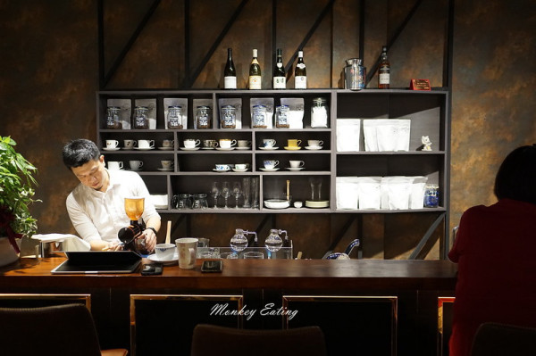 【台中豐原】HereCoffee這裡咖啡店│充滿現代風的質感精品咖啡，另有手作司康跟甜點│近廟東商圈