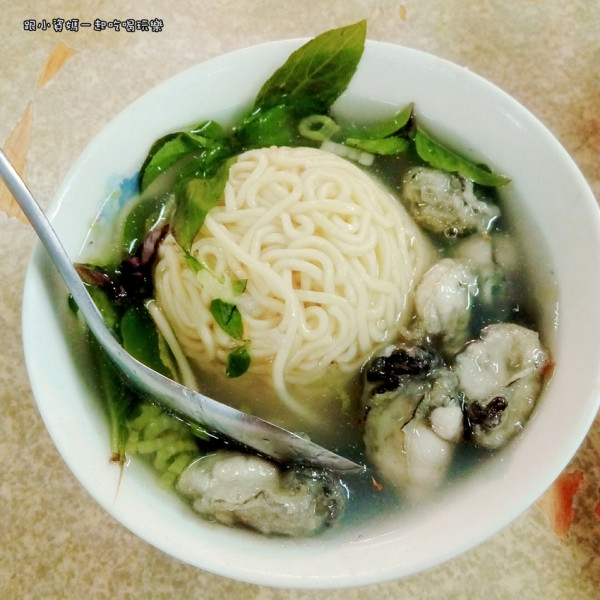 【北投市場隱藏版美食記】營養蚵仔料理 北投市場二樓美食小吃 多到快滿出來的蚵仔 飽滿無腥味