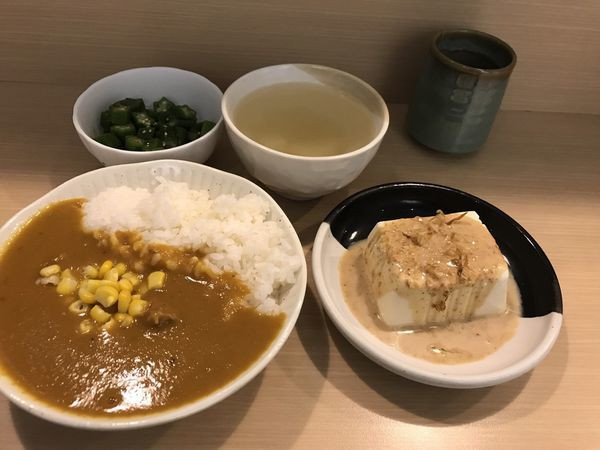 ［台中西屯］一頓飯堂~氣氛溫馨舒適，簡單明亮的日式小店品嘗日式咖哩飯，價格親民，餐點不失用心