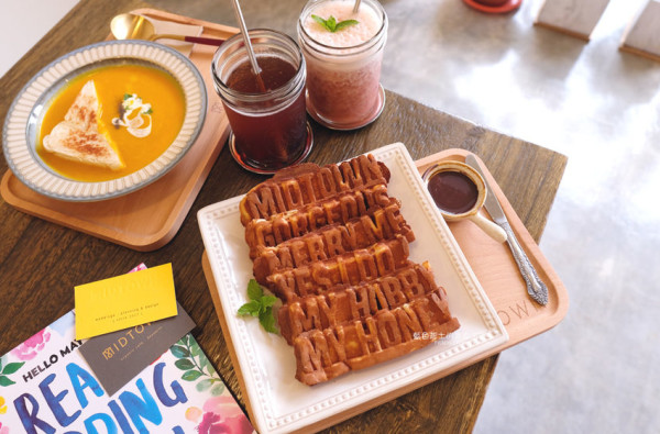 台中南屯│中城咖啡-結合有機咖啡與婚禮企劃咖啡館，親子友善，販售雞蛋糕、吉拿棒、溫沙拉、濃湯跟咖啡等 - 藍色起士的美食主義