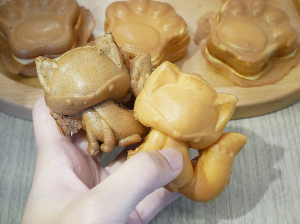 狸燒-新北中和四號公園狐狸雞蛋糕，超萌造型下午茶，多種爆漿口味還有隱藏版待收藏，沒包餡的也好吃