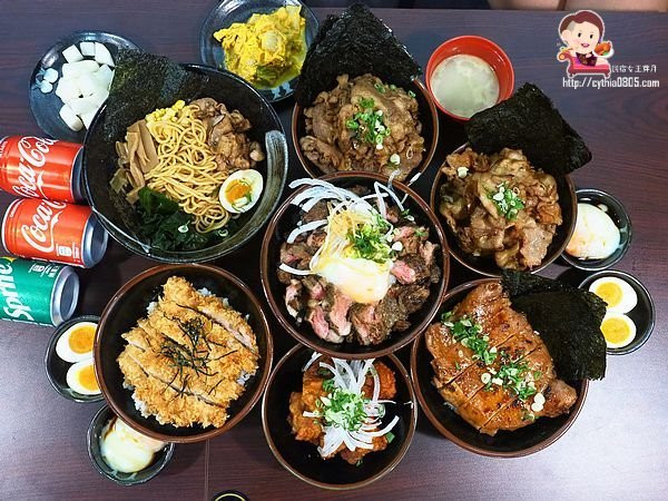 只要花150元就可以吃到舒肥過的巨無霸雞腿丼，內用還有雞白湯可以無限暢飲，天啊~實在太划算了啊!!!