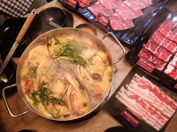 【捷運公館美食】新馬辣經典鴛鴦鍋-公館店，13種頂級肉片&阿根廷天使紅蝦吃到飽，以及16種哈根達斯口味任你吃!