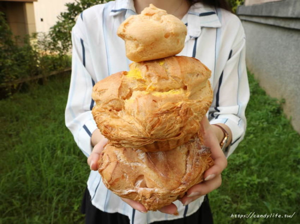 義興烘焙坊│超狂巨無霸隱藏版泡芙在這裡！每日限量，一出爐就被搶空，晚來吃不到！