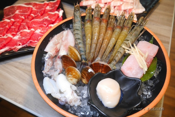 吃。新北中和《撐吧鍋物》讓你餓著進去撐著出來的美味火鍋。四號公園美食推薦。永安市場美食推薦