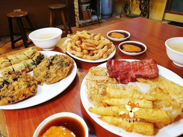 台中南區 │ 小時光炸粿 五六零年代復古風 傳承阿公手藝的老味道 小吃就是喜歡隱藏在巷弄裡