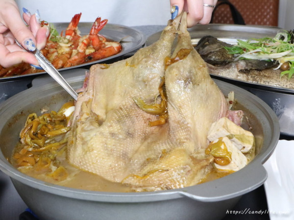 沛國殿砂鍋鴨│台中桌菜推薦！多道經典台菜讓你欲罷不能，激推招牌砂鍋鴨，一整隻鴨入料就是狂！