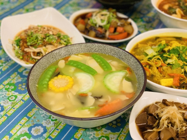 中和素食推薦~隱藏在巷弄中的好滋味"圓德素食"鄰近捷運景安站,一試成主顧的好滋味讓你就此愛上素食料理的好