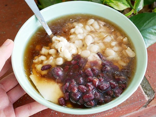 楊媽媽古早味豆花 - 新北八里渡船頭旁豆花冰品，有室內用餐環境，綜合豆花三種料任選