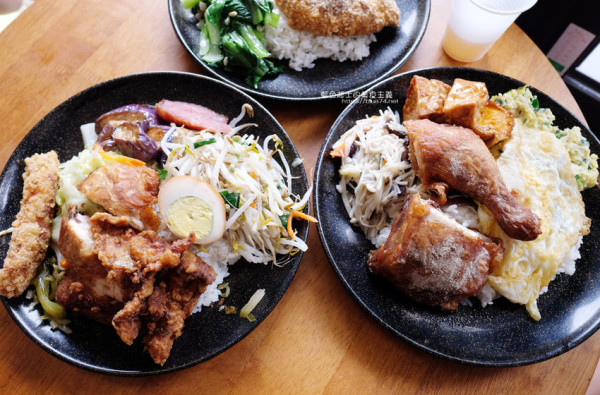 台中東區│政福排骨大王立德旗艦店-台中推薦傳承40年排骨飯，竟然還有滿漢全餐 - 藍色起士的美食主義