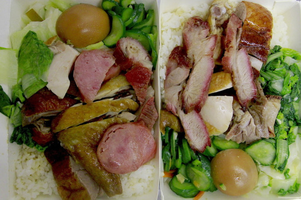 吃。台南|東區| 台南東區知名燒臘店，飄香超過20年，用餐時間滿滿人潮，整體口感美味定價合理「聚香園燒腊快餐」。