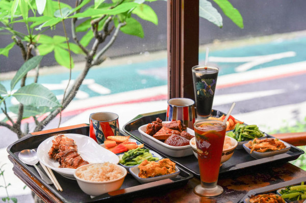 台北咖啡廳 優の珈琲『優咖啡』X魔王 台北中山區 經營20多年的台式老咖啡廳 午餐套餐很推薦 捷運中山站 內文有店家資訊