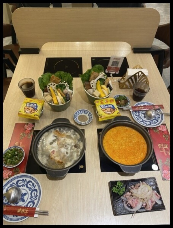 【台中西區火鍋推薦】李千娜火鍋店【丹閎鍋】獨門慢熬湯頭,料多實在、湯濃味美,每一鍋都能感受到店家的誠意與用心，絕對是您想吃火鍋時的最佳選擇！