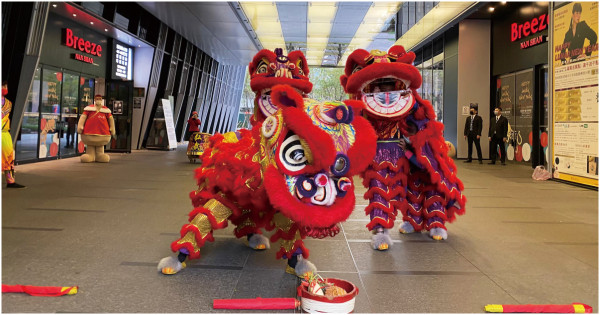 大年初一好運到！微風攜手朝天宮打造限定開運禮，微風七館熱鬧迎新春。