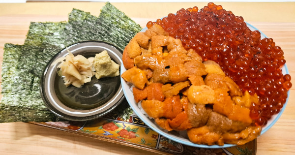 基隆生魚片推薦！丸九生魚片 基隆港必吃宵夜，超狂海膽丼飯必吃。