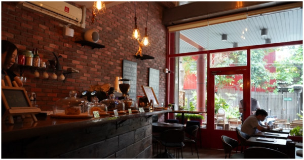 台中肉桂捲王者！NUNCHUK 拿翹咖啡 藏在勤美誠品巷弄的台中深夜咖啡廳，肉桂捲必吃！