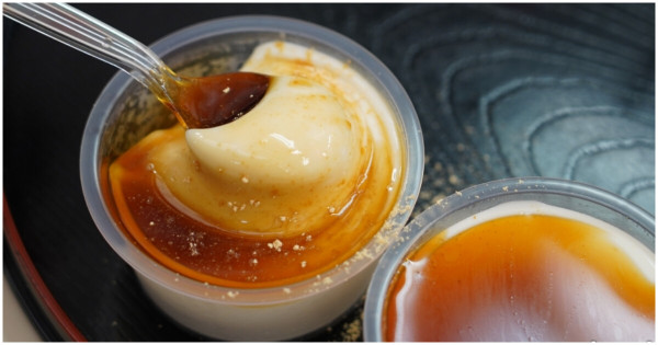 沖繩國際通必吃甜點！花商花生豆腐專門店 Q到切不斷，甜鹹交融的手工在地好滋味。