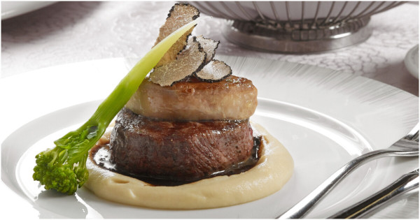 穿越時空的舌尖之旅！圓山牛排館攜手名廚廖健皓推出「羅西尼牛排」限時供應，盡享法式國宴級美味。