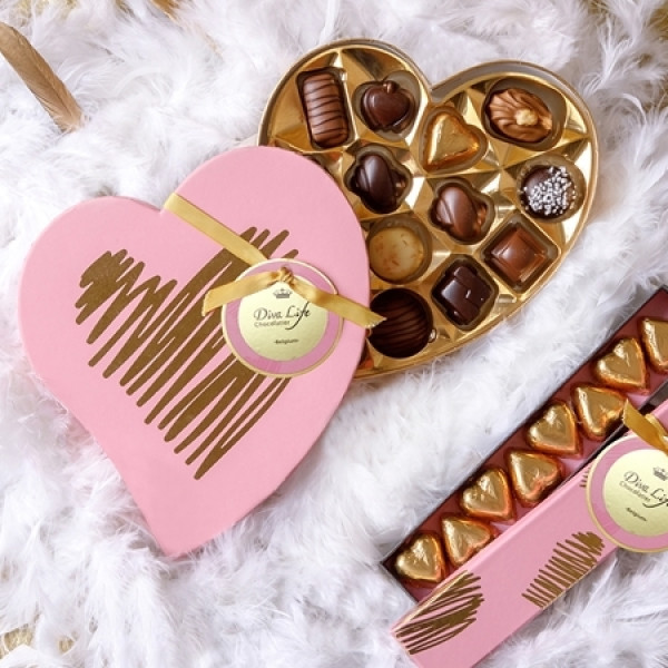 誰說老夫老妻不能放閃！100%比利時原裝進口「Diva Life」超夢幻巧克力限定禮盒，讓你再次重溫熱戀期。