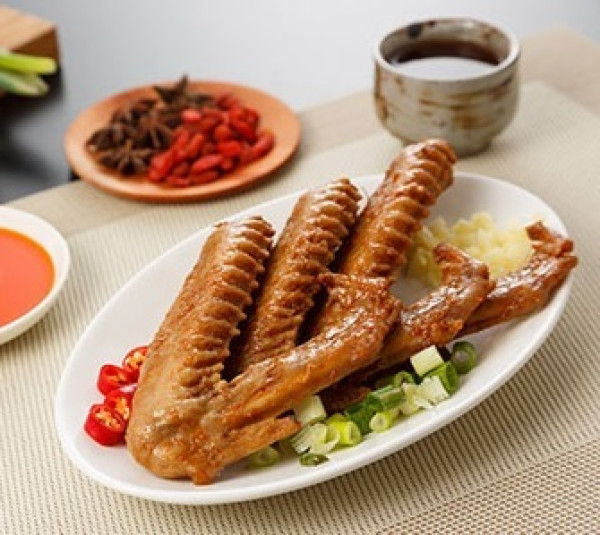 老饕級的涮嘴滷味！老字號上海老天祿二代店－祿大滷味，用鹹香不油膩的滋味擄獲眾人味蕾。